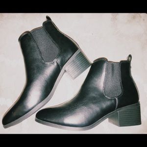 - Hasn’t been worn before.